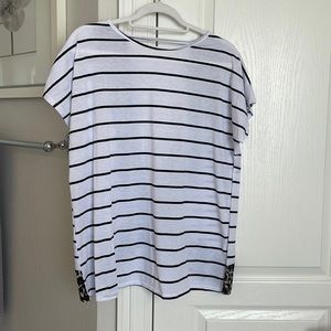 White & black striped shirt with open back with leopard detail